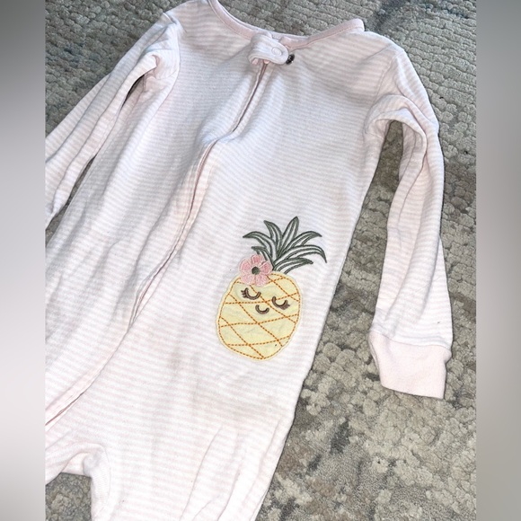 Carters footie onesie size 24 months - Picture 2 of 3